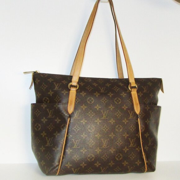 Louis Vuitton Elegant Brown Tote Bag - Picture 2 of 16
